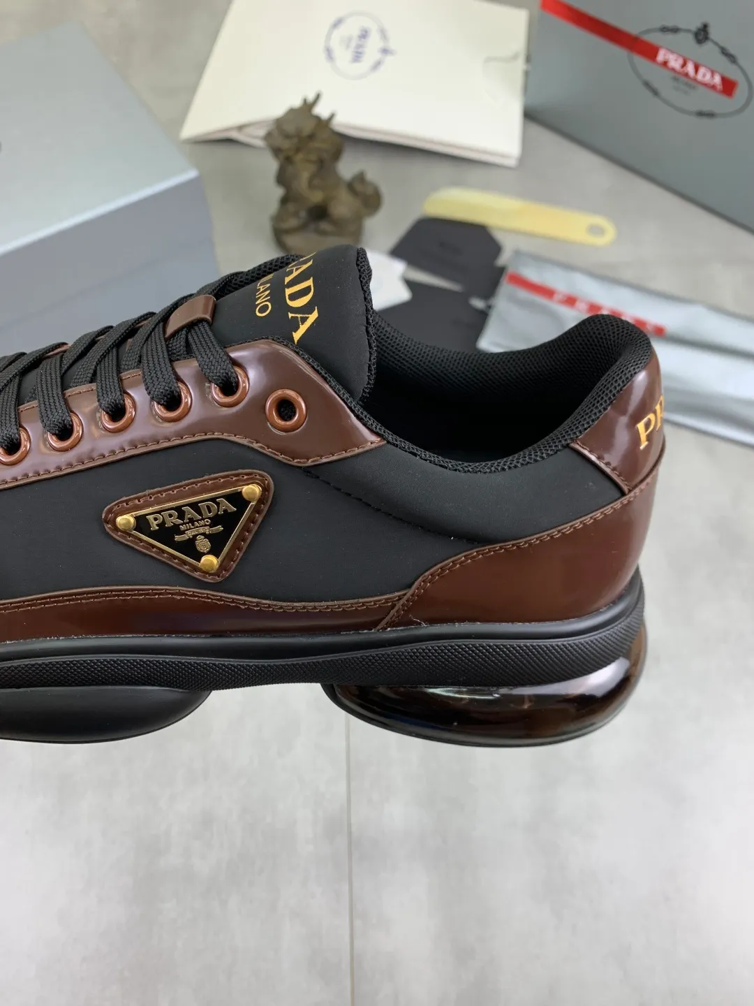 Men's men's shoes 💰P640 💰【New model】Top quality, new popular model on the official website, it will not go out of style for a hundred years, 🆘 The trendy brand (Prada) mainly promotes popular models, avant-garde and versatile fashionable men's shoes, private version molding, cowhide surface splicing 1:1 oil edge processing... fashionable and simple, original imported cowhide interior cowhide feet; the atmosphere and personality are more fashionable, eye-catching and pursuing class. It will subvert old ideas and be a must-have for fashionistas who want to spend time with you! Must keep it! High-end comfort, high-end quality workmanship. Size: 38-45 Various colors available. full package